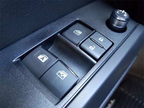 Used 2019 Toyota Tacoma SR image 21