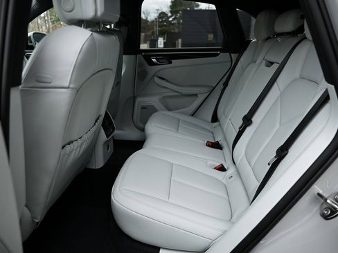 New 2026 Porsche Macan image 28