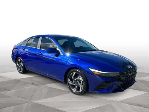 Used 2024 Hyundai Elantra SEL w/ Convenience Package FWD image 2