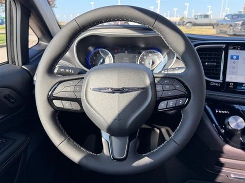 New 2026 Chrysler Pacifica Select w/ S Appearance Package image 13