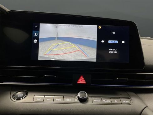 Used 2025 Hyundai Elantra SEL image 9