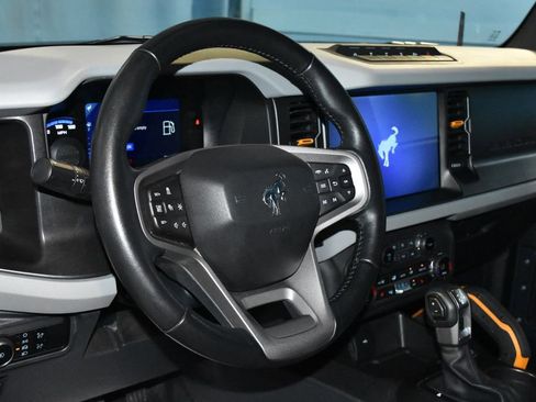 Used 2023 Ford Bronco Badlands image 2