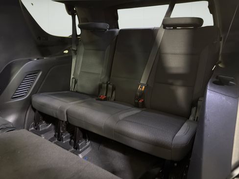 Used 2024 GMC Yukon SLE w/ Gmc Pro Safety Plus Package RWD image 10