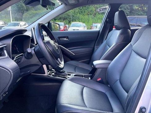 Certified 2025 Toyota Corolla Cross XLE FWD image 4