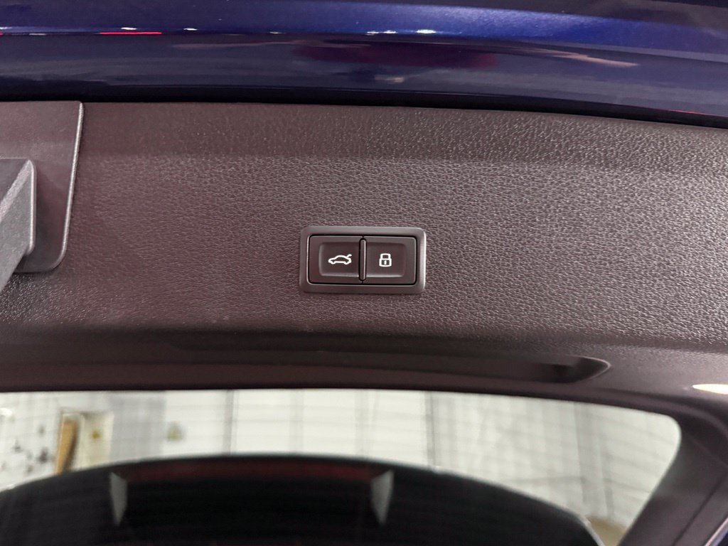 Used 2022 Audi e-tron Premium AWD/4WD image 49