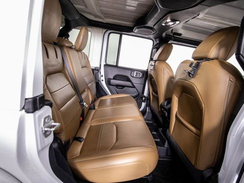 Used 2022 Jeep Wrangler Unlimited Sahara image 12