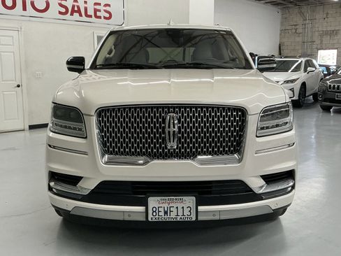 Used 2018 Lincoln Navigator Select w/ Technology Package image 2