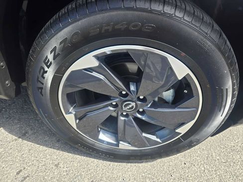 Used 2024 Nissan Rogue SV FWD image 9