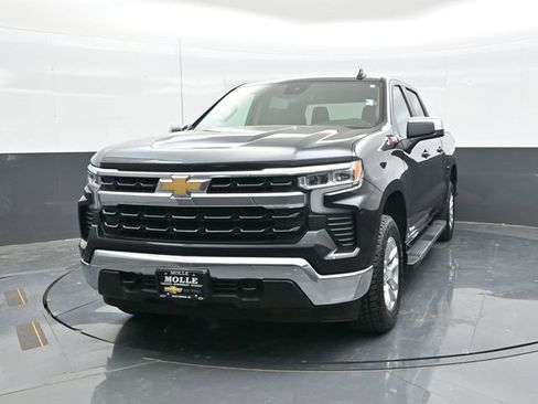 Used 2022 Chevrolet Silverado 1500 LT w/ Z71 Off-Road Package AWD/4WD image 2