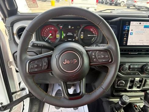 Used 2024 Jeep Wrangler Unlimited w/ Convenience Group AWD/4WD image 16
