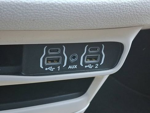 Certified 2023 Chrysler Pacifica Touring-L FWD image 24