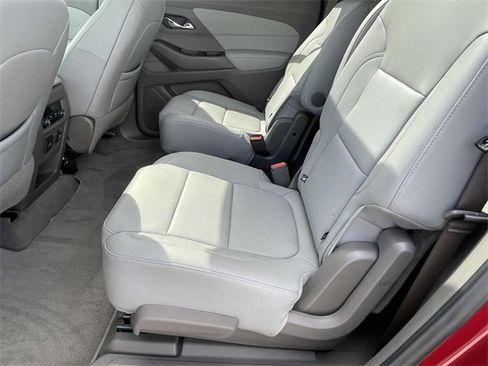 Used 2021 Chevrolet Traverse LT w/ LT Premium Package image 12