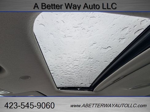 Used 2025 Hyundai Venue Limited FWD image 13