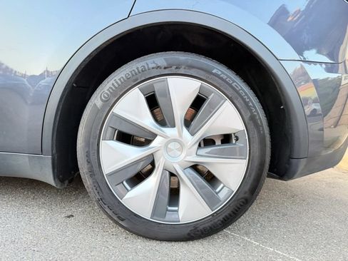 Used 2022 Tesla Model Y Long Range AWD/4WD image 34