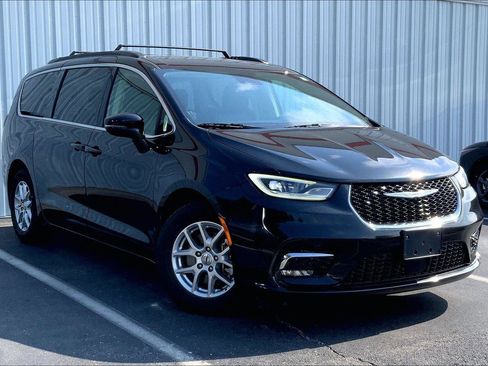 Used 2022 Chrysler Pacifica Touring-L FWD image 33