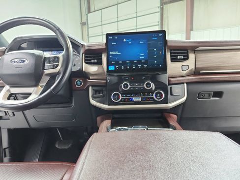 Used 2024 Ford Expedition Limited RWD image 29