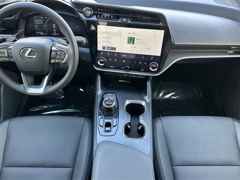 Used 2025 Lexus RZ 300e image 16