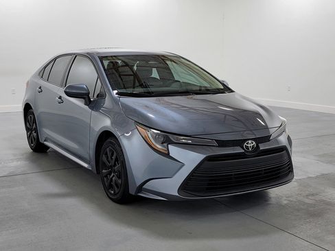 Used 2024 Toyota Corolla LE FWD image 2