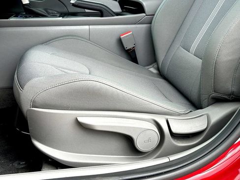 Used 2025 Hyundai Elantra SE w/ Cargo Package FWD image 15