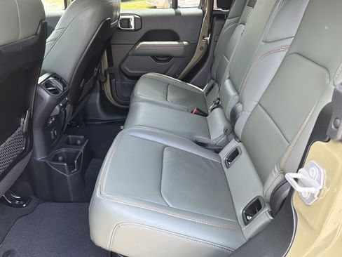 Used 2025 Jeep Gladiator Mojave AWD/4WD image 20