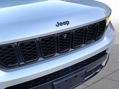 Used 2023 Jeep Grand Cherokee L Limited w/ Luxury Tech Group II AWD/4WD image 33