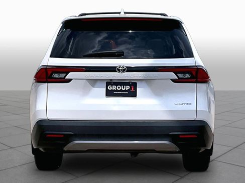 Used 2025 Toyota Grand Highlander FWD image 5