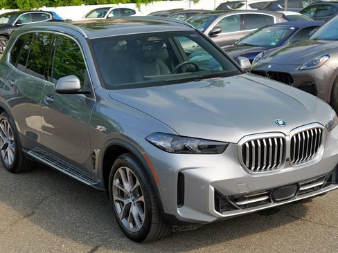 Used 2024 BMW X5 xDrive50e AWD/4WD image 9