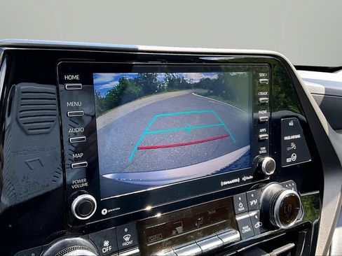 Used 2021 Toyota Highlander XLE FWD image 14