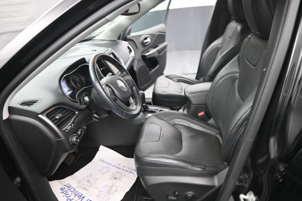 Used 2021 Jeep Cherokee Latitude Lux w/ Sun & Sound Group AWD/4WD image 21