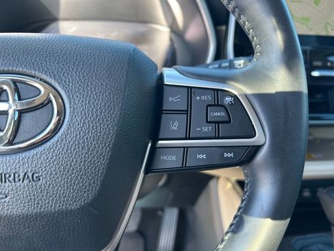 Used 2024 Toyota Highlander Platinum image 16