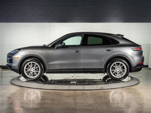 Certified 2025 Porsche Cayenne Coupe AWD/4WD image 2