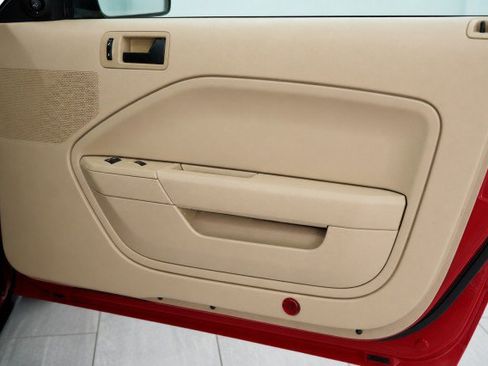 Used 2006 Ford Mustang Convertible RWD image 20