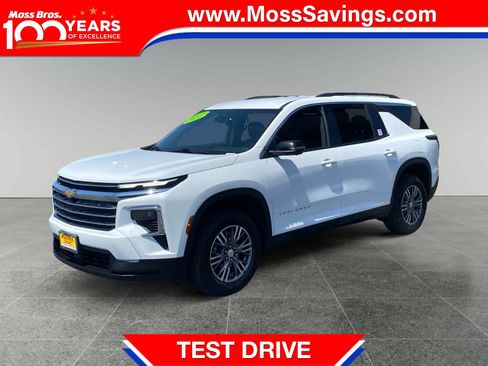 Used 2024 Chevrolet Traverse LT AWD/4WD image 1