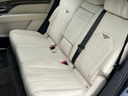 Used 2023 Bentley Bentayga Extended Wheelbase AWD/4WD image 16