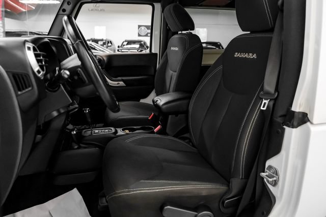 Used 2018 Jeep Wrangler Sahara w/ Connectivity Group AWD/4WD image 26