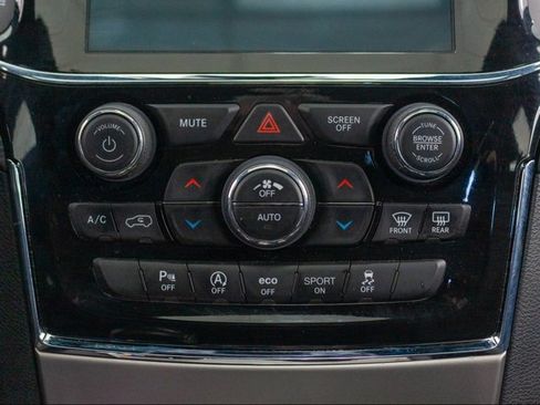 Used 2021 Jeep Grand Cherokee Laredo image 17