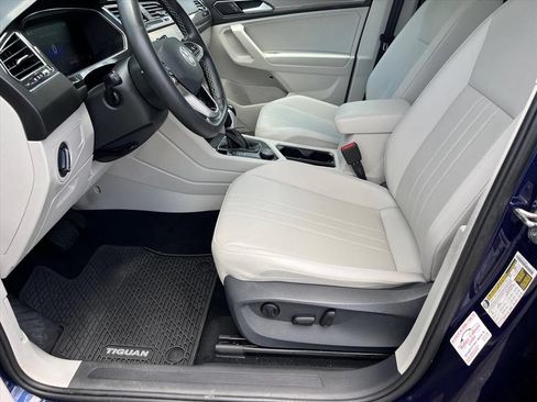 Used 2022 Volkswagen Tiguan SE AWD/4WD image 9