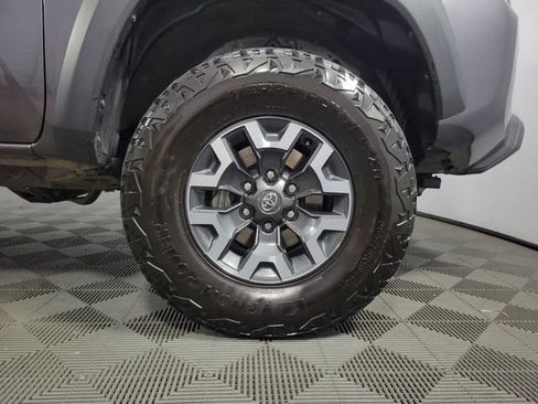 Used 2022 Toyota Tacoma TRD Off-Road image 11
