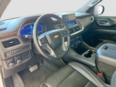Used 2023 Chevrolet Suburban Premier RWD image 9