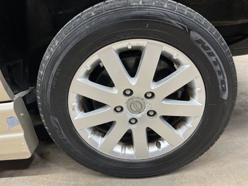 Used 2014 Chrysler Town & Country Touring image 38