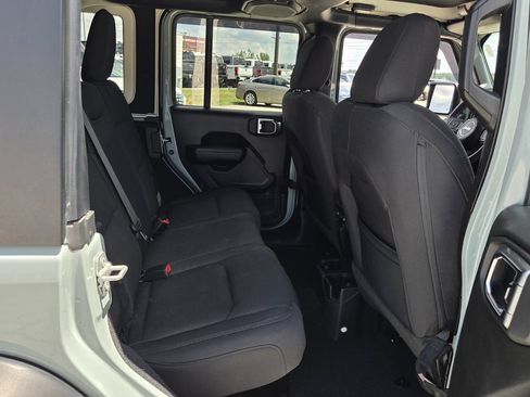 Used 2023 Jeep Wrangler Unlimited Sport AWD/4WD image 18