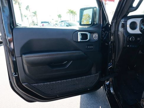 Used 2024 Jeep Wrangler Unlimited Sahara w/ Technology Group AWD/4WD image 17