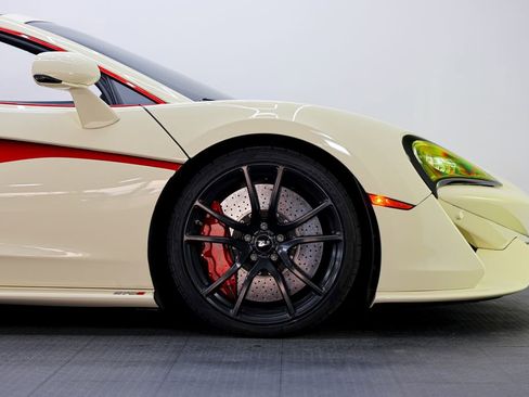 Used 2019 McLaren 570S Spider image 9