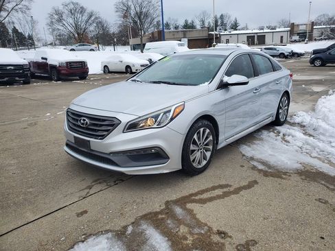 Used 2016 Hyundai Sonata Sport w/ Option Group 03 image 2