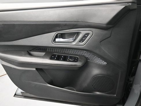 Used 2023 Nissan Ariya FWD image 23