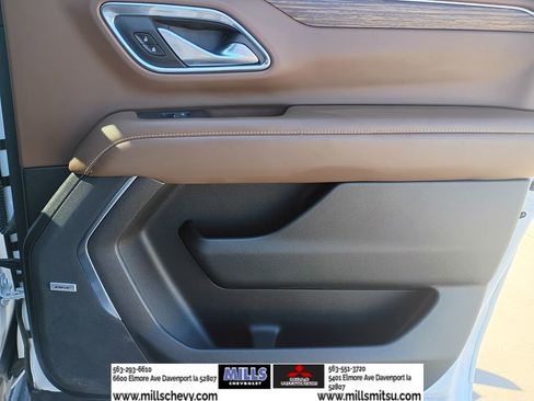 Used 2022 Chevrolet Suburban High Country w/ Premium Package image 15