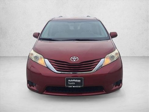 Used 2015 Toyota Sienna LE image 2