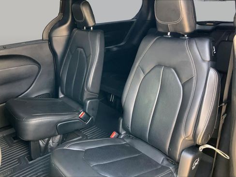 Used 2019 Chrysler Pacifica Touring-L w/ S Appearance Package FWD image 21