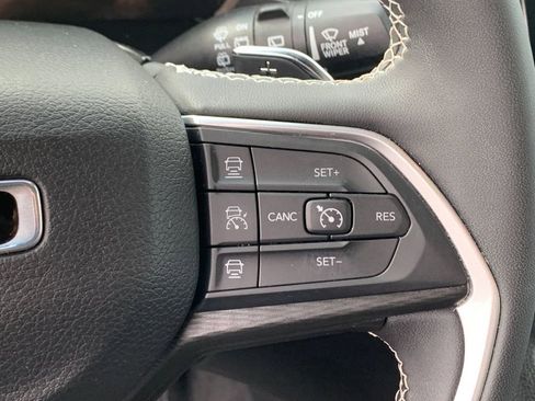 Used 2024 Jeep Grand Cherokee Laredo X w/ Trailer Tow Package image 28