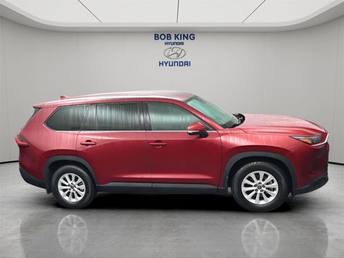 Used 2024 Toyota Grand Highlander XLE FWD image 18